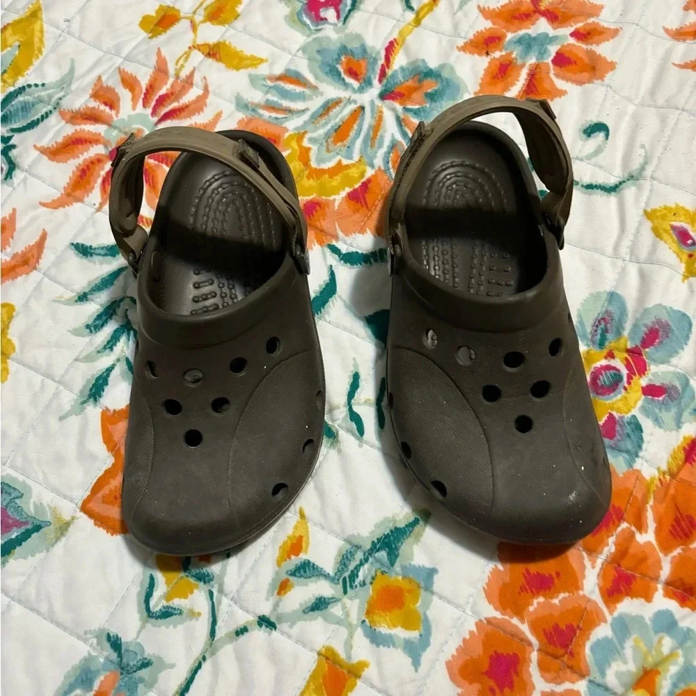 Crocs Classic Taupe All Terrain Clogs Women size 6 Slip On Hook & Loop Sandals